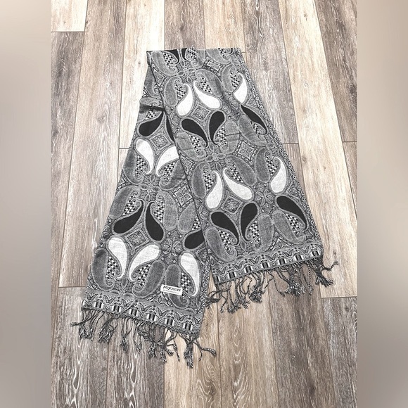 🛍️Pashmina  & Silk gorgeous large Scarf 70” X 25 1/2” - Picture 1 of 5